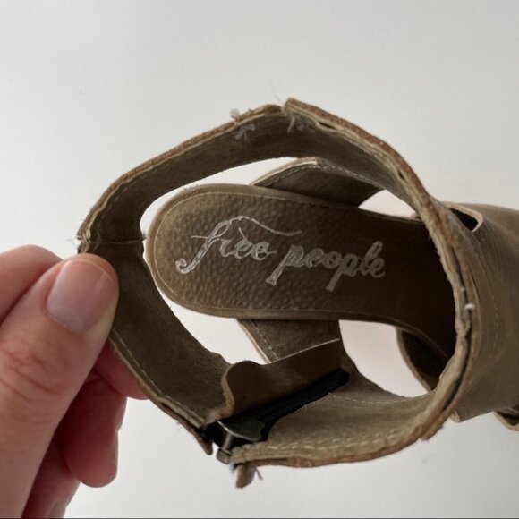 𝅺FREE People Chunky Heel Peep Toe Ankle Zip Booties Womens 7 - Picture 5 of 8